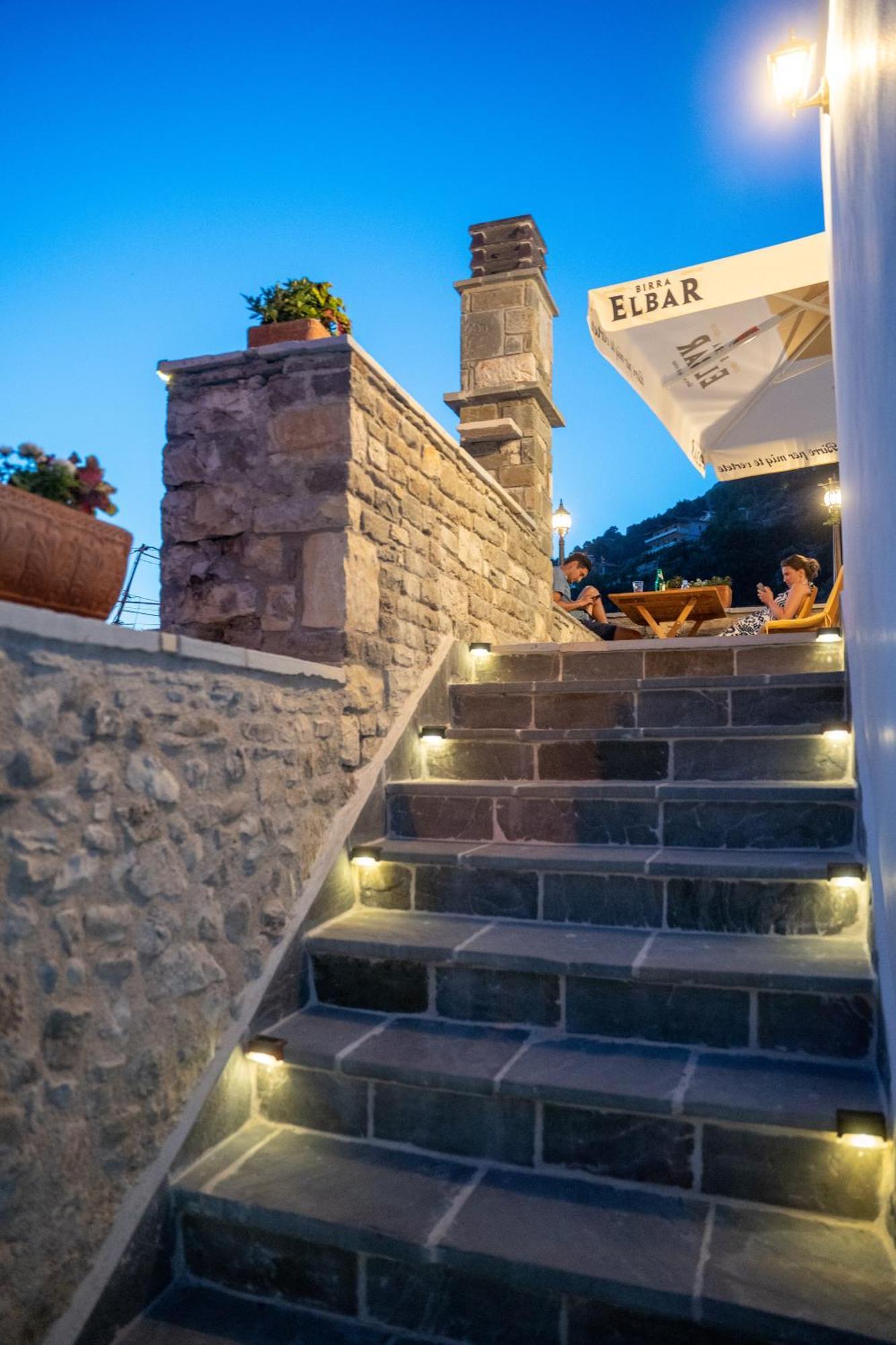 בראט Hotel Kapllani מראה חיצוני תמונה