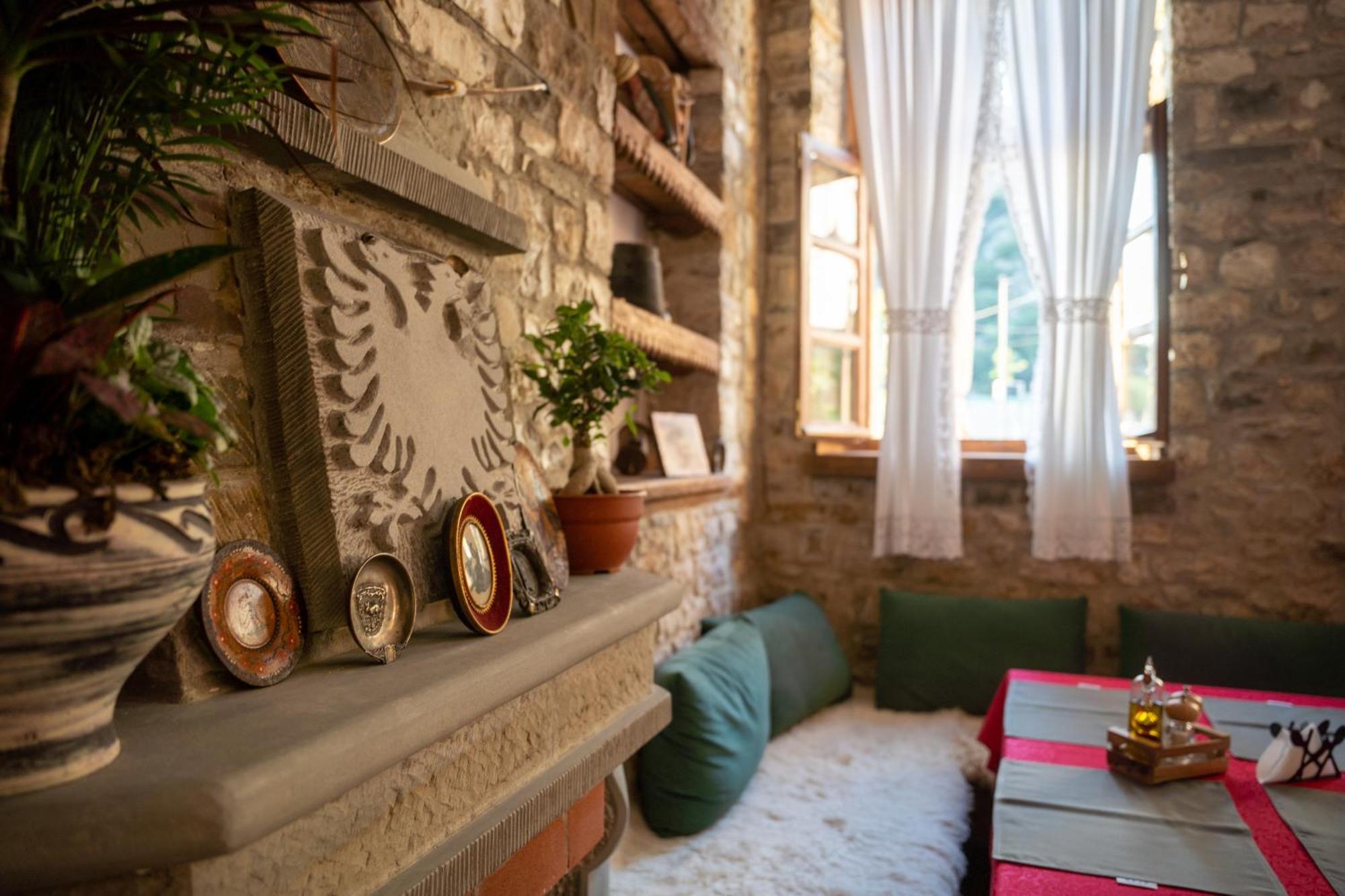 בראט Hotel Kapllani מראה חיצוני תמונה